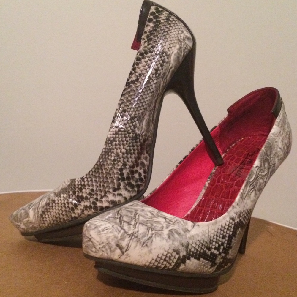 Anne Michelle Snake  Pump